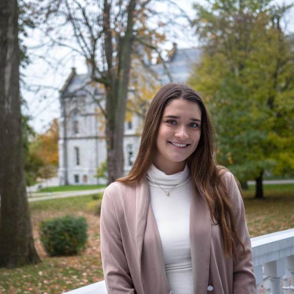 Meet your Posher, Monica - Picture 1 of 1
